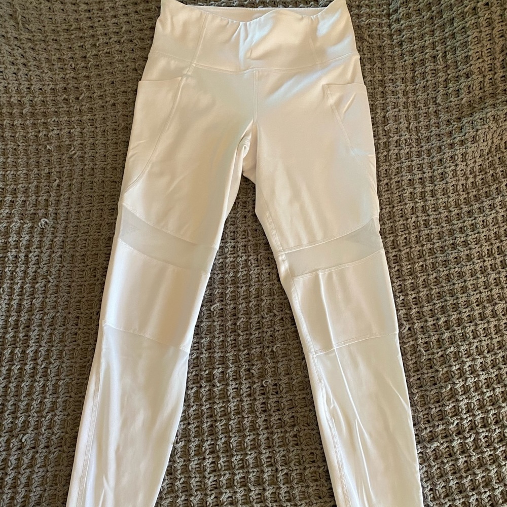 White athleta legging with pockets